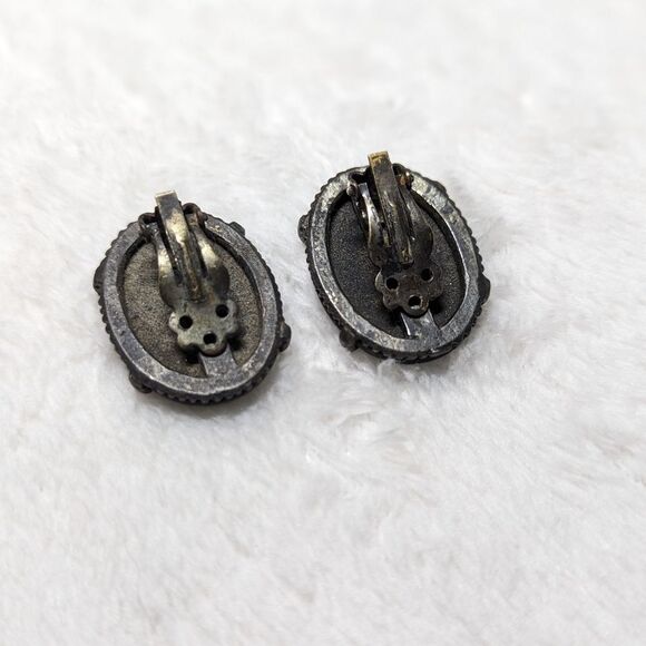 Vintage Large Oval Button Style Black Cabochon Clip Earrings - Picture 3 of 9